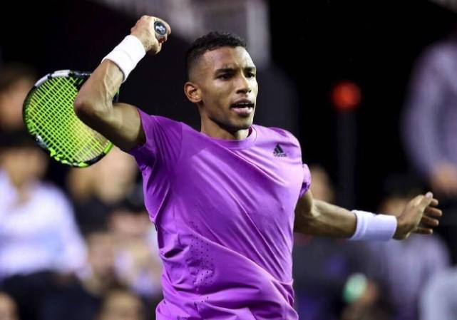 防线球员与 防线球员与